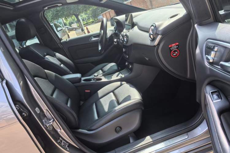 Used Mercedes-Benz B-Class 2019 B 200 Fashion Model Interior 3