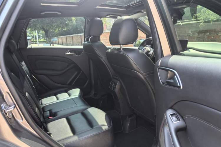 Used Mercedes-Benz B-Class 2019 B 200 Fashion Model Interior 4