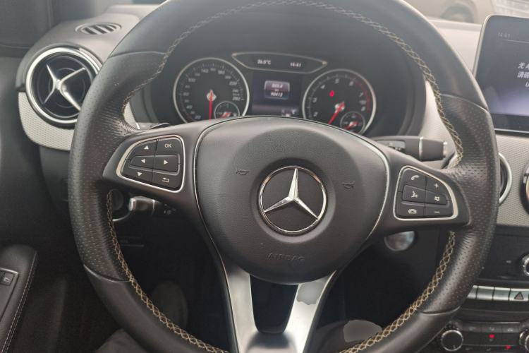 Used Mercedes-Benz B-Class 2019 B 200 Sport Edition Steering Wheel