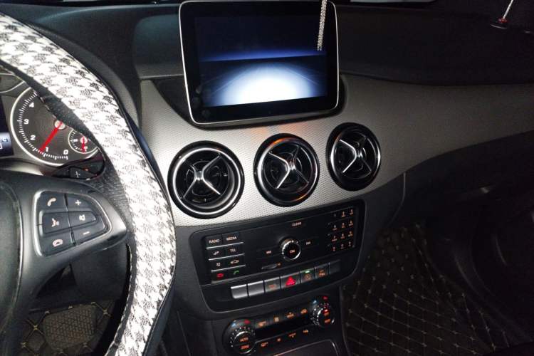 Used Mercedes-Benz B-Class 2019 B 200 Fashion Model Audio And AC Panel