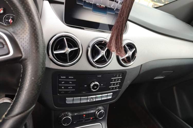 Used Mercedes-Benz B-Class 2019 B 200 Sport Edition Audio And AC Panel