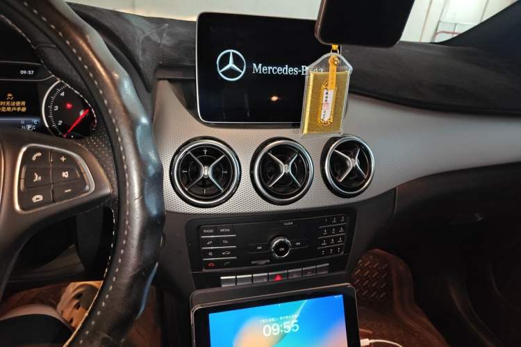 Used Mercedes-Benz B-Class 2019 B 200 Sport Edition Audio And AC Panel