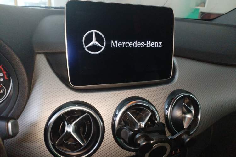 Used Mercedes-Benz B-Class 2019 B 200 Fashion Model Audio And AC Panel