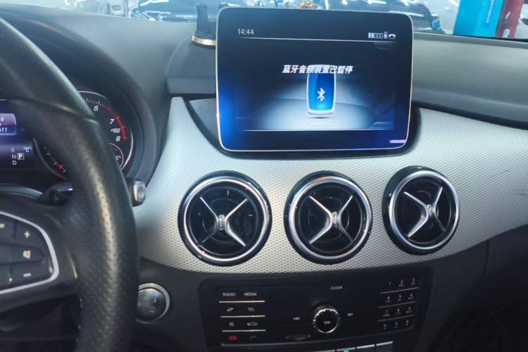 Used Mercedes-Benz B-Class 2019 B 200 Fashion Model Audio And AC Panel