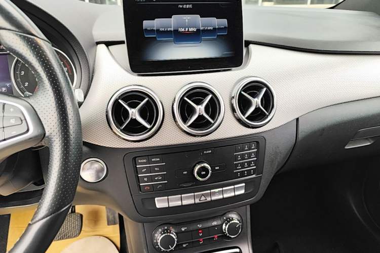 Used Mercedes-Benz B-Class 2019 B 200 Sport Edition Audio And AC Panel