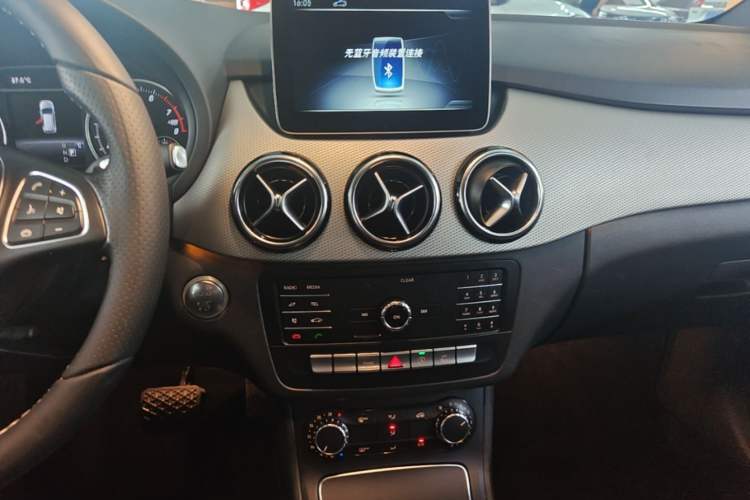 Used Mercedes-Benz B-Class 2019 B 200 Sport Edition Audio And AC Panel