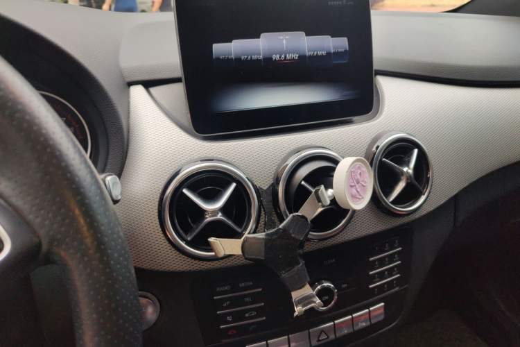 Used Mercedes-Benz B-Class 2019 B 200 Sport Edition Audio And AC Panel