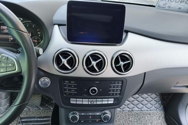 Used Mercedes-Benz B-Class 2019 B 200 Sport Edition Audio And AC Panel