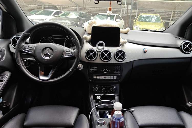 Used Mercedes-Benz B-Class 2019 B 200 Fashion Model Center Console