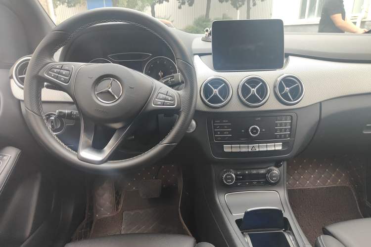 Used Mercedes-Benz B-Class 2019 B 200 Fashion Model Center Console