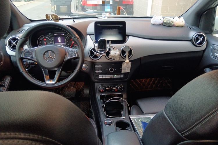 Used Mercedes-Benz B-Class 2019 B 200 Fashion Model Center Console