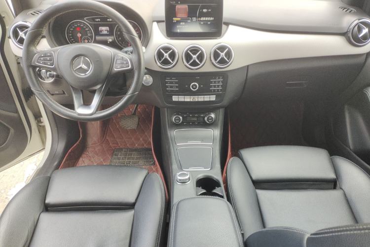 Used Mercedes-Benz B-Class 2019 B 200 Fashion Model Center Console
