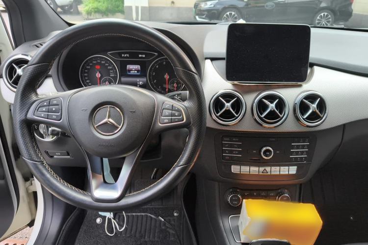 Used Mercedes-Benz B-Class 2019 B 200 Fashion Model Center Console