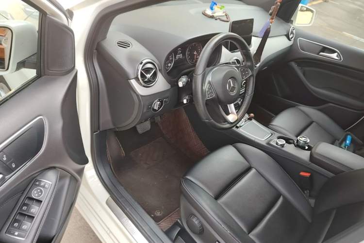 Used Mercedes-Benz B-Class 2019 B 200 Sport Edition Driver Seat