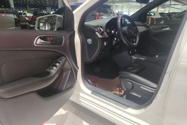Used Mercedes-Benz B-Class 2019 B 200 Sport Edition Driver Seat