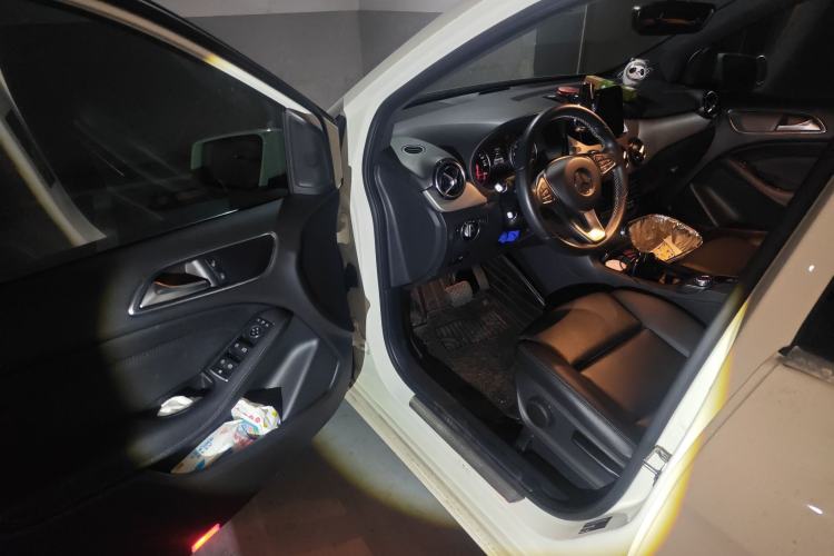 Used Mercedes-Benz B-Class 2019 B 200 Sport Edition Driver Seat