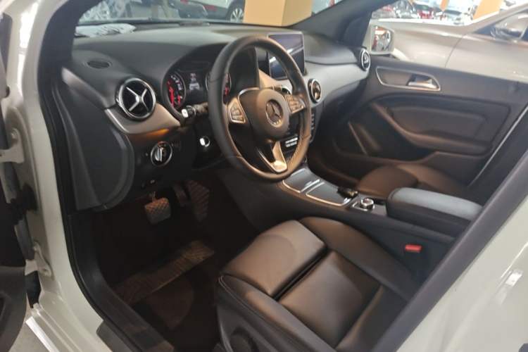 Used Mercedes-Benz B-Class 2019 B 200 Sport Edition Driver Seat