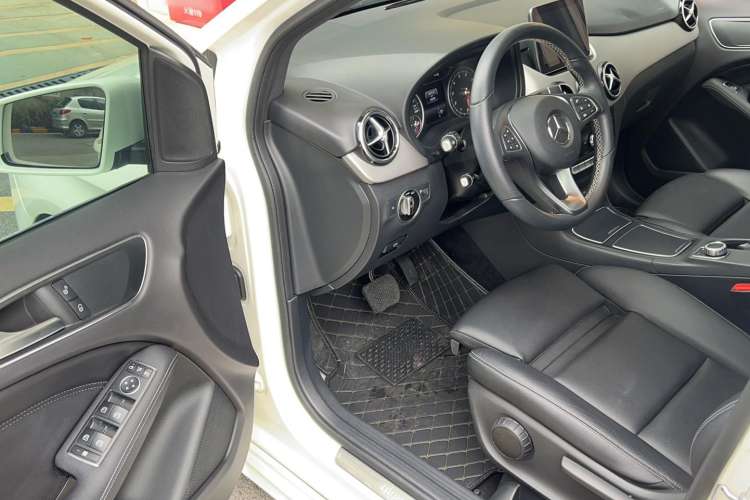 Used Mercedes-Benz B-Class 2019 B 200 Sport Edition Driver Seat