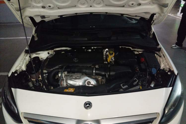Used Mercedes-Benz B-Class 2019 B 200 Fashion Model Engine Bay