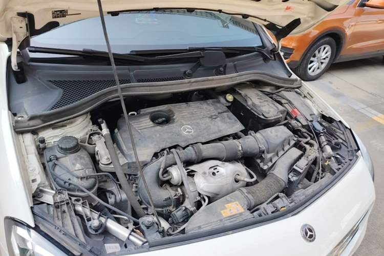 Used Mercedes-Benz B-Class 2019 B 200 Sport Edition Engine Bay