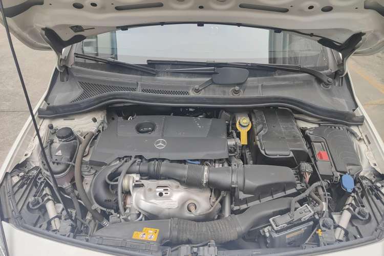 Used Mercedes-Benz B-Class 2019 B 200 Fashion Model Engine Bay