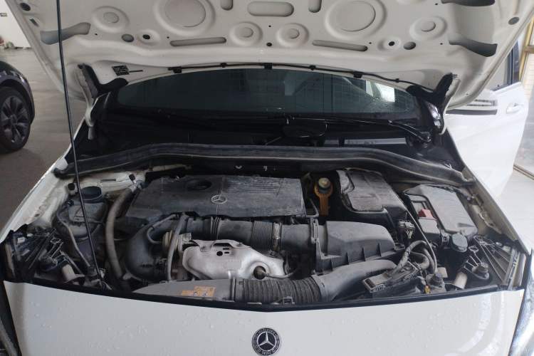 Used Mercedes-Benz B-Class 2019 B 200 Fashion Model Engine Bay