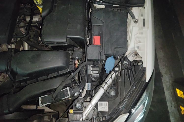 Used Mercedes-Benz B-Class 2019 B 200 Sport Edition Engine Bay Left