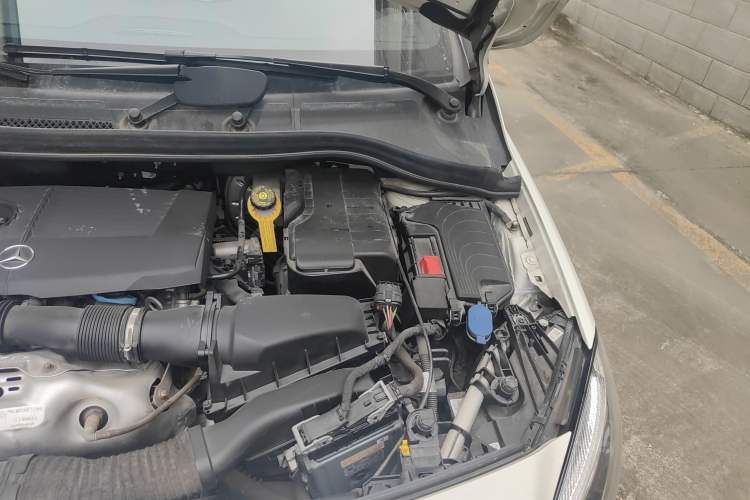 Used Mercedes-Benz B-Class 2019 B 200 Fashion Model Engine Bay Left