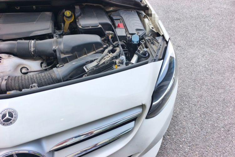 Used Mercedes-Benz B-Class 2019 B 200 Sport Edition Engine Bay Left