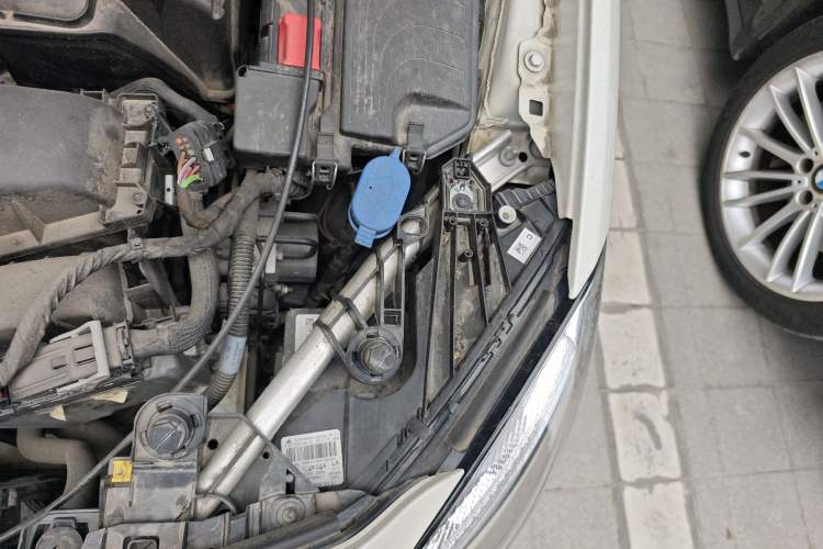 Used Mercedes-Benz B-Class 2019 B 200 Fashion Model Engine Bay Left