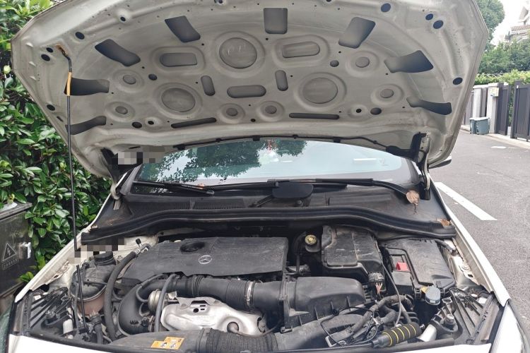 Used Mercedes-Benz B-Class 2019 B 200 Fashion Model Engine Bay