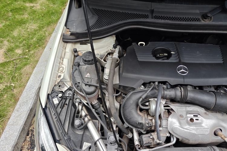 Used Mercedes-Benz B-Class 2019 B 200 Fashion Model Engine Bay Right