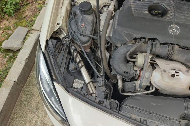 Used Mercedes-Benz B-Class 2019 B 200 Sport Edition Engine Bay Right