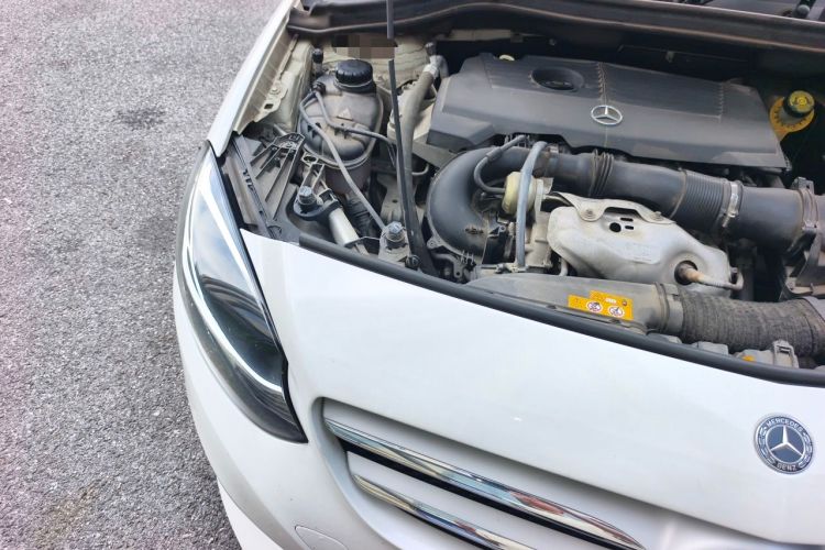 Used Mercedes-Benz B-Class 2019 B 200 Sport Edition Engine Bay Right