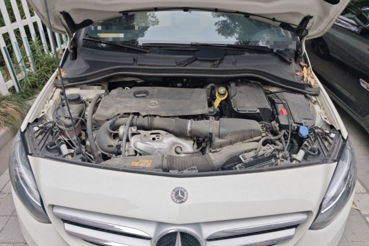 Used Mercedes-Benz B-Class 2019 B 200 Fashion Model Engine Bay