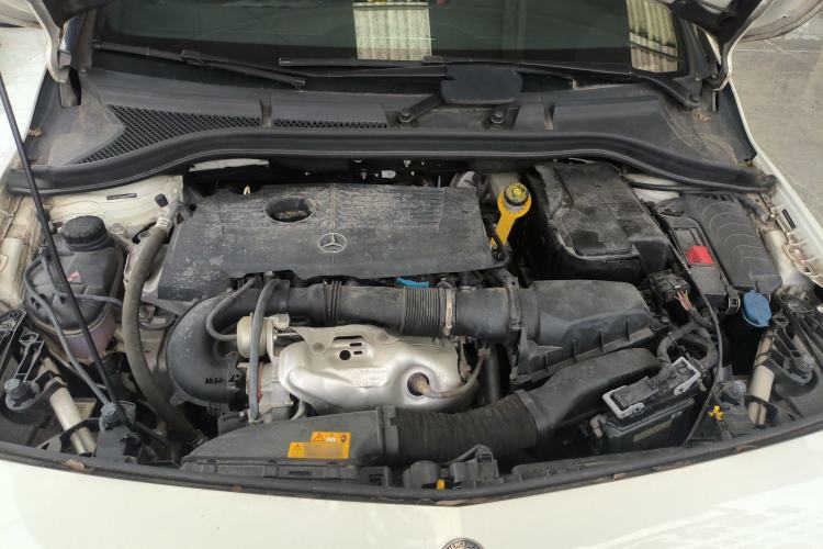 Used Mercedes-Benz B-Class 2019 B 200 Fashion Model Engine Bay