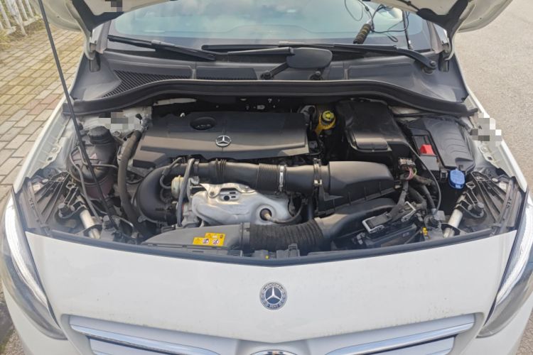Used Mercedes-Benz B-Class 2019 B 200 Fashion Model Engine Bay