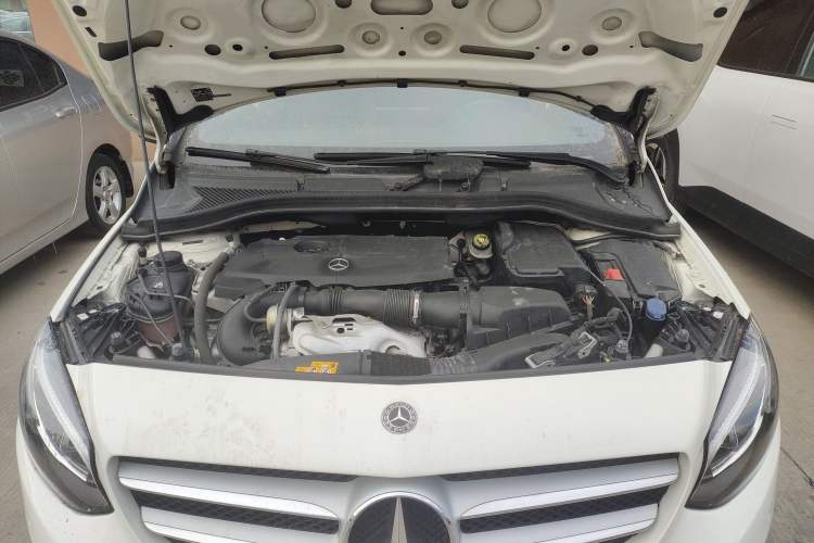 Used Mercedes-Benz B-Class 2019 B 200 Fashion Model Engine Bay
