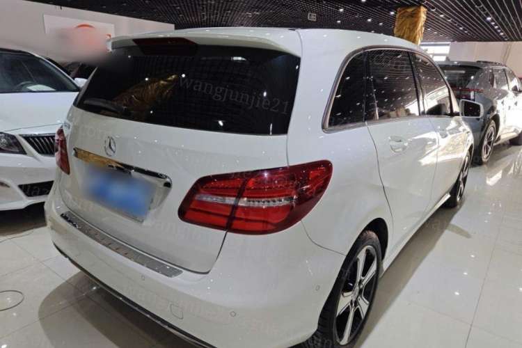 Used Mercedes-Benz B-Class 2019 B 200 Fashion Model Exterior 4
