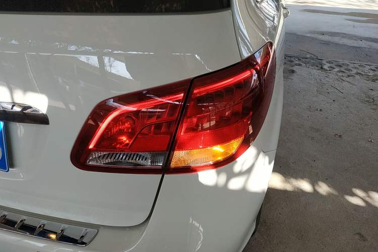Used Mercedes-Benz B-Class 2019 B 200 Sport Edition Exterior 6