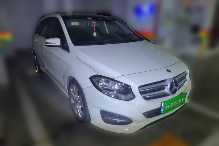 Used Mercedes-Benz B-Class 2019 B 200 Sport Edition Front Right 45 Deg