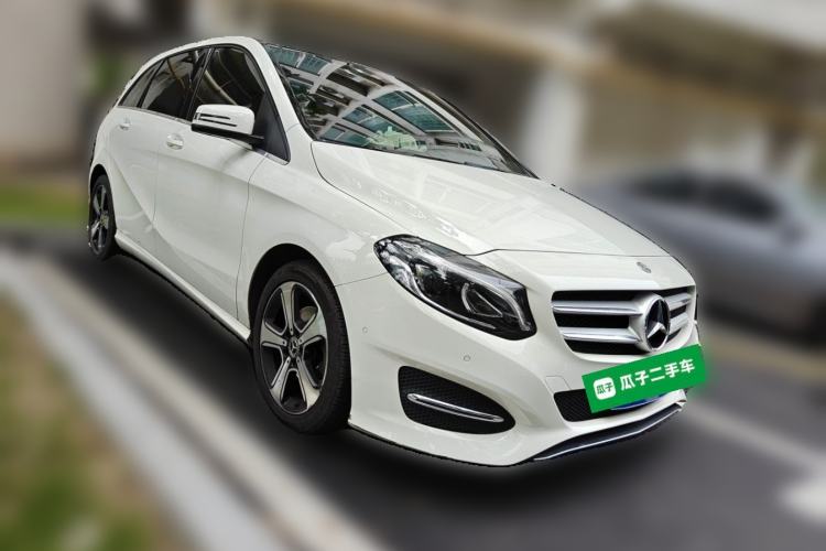 Used Mercedes-Benz B-Class 2019 B 200 Fashion Model Front Right 45 Deg