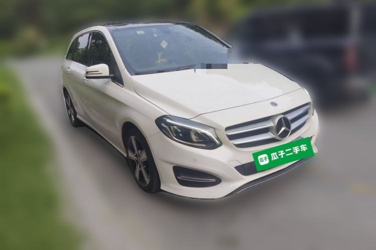 Used Mercedes-Benz B-Class 2019 B 200 Fashion Model Front Right 45 Deg