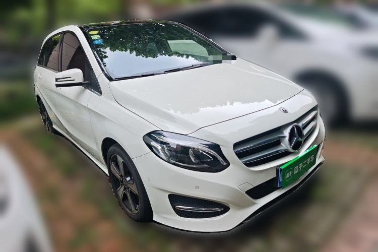 Used Mercedes-Benz B-Class 2019 B 200 Fashion Model Front Right 45 Deg