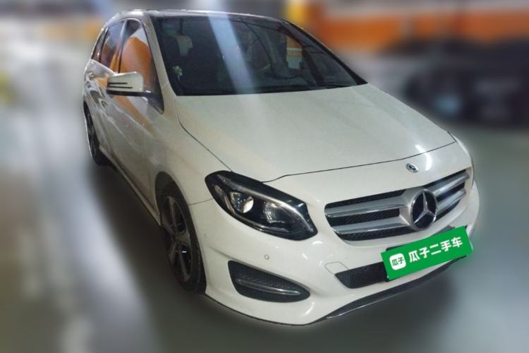 Used Mercedes-Benz B-Class 2019 B 200 Fashion Model Front Right 45 Deg