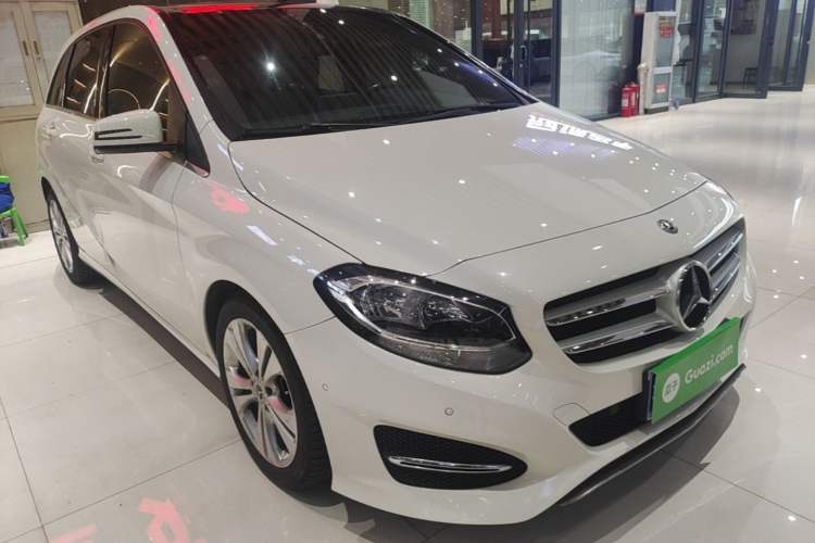 Used Mercedes-Benz B-Class 2019 B 200 Sport Edition Front Right 45 Deg