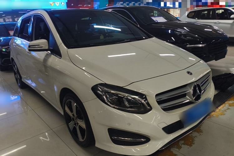 Used Mercedes-Benz B-Class 2019 B 200 Fashion Model Front Right 45 Deg
