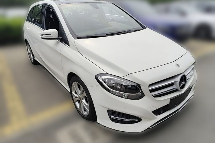 Used Mercedes-Benz B-Class 2019 B 200 Sport Edition Front Right 45 Deg