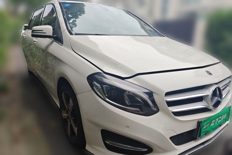 Used Mercedes-Benz B-Class 2019 B 200 Fashion Model Front Right 45 Deg
