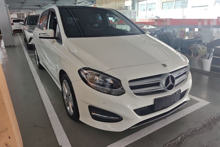 Used Mercedes-Benz B-Class 2019 B 200 Sport Edition Front Right 45 Deg